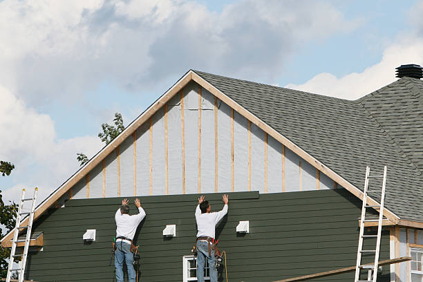 Professional Siding Installation technician working in Linden, TN